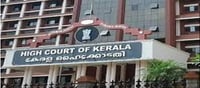 ടോൾ പ്ലാസയിൽ തിരക്ക് അനുഭവപ്പെടുകയാണെങ്കിൽ വാഹനങ്ങൾ കടത്തി വിടണമെന്ന് ഹൈക്കോടതി!